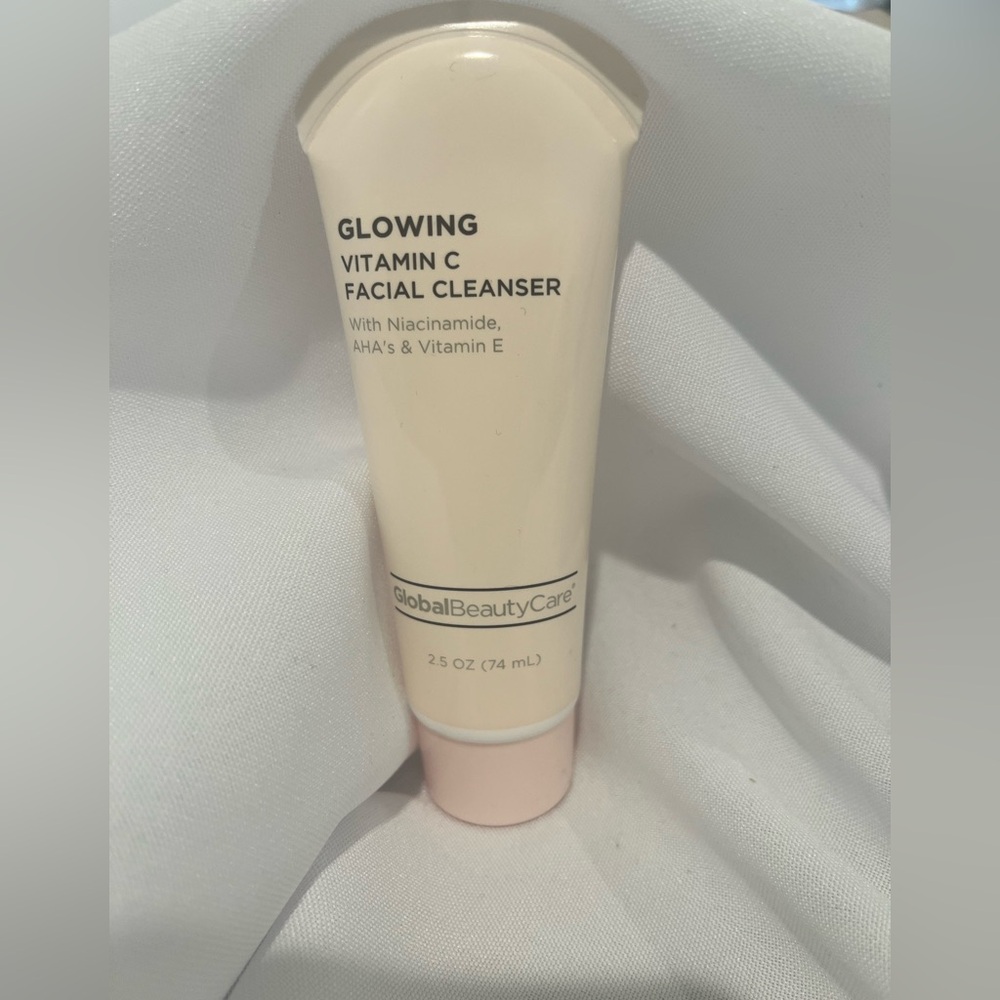 Glowing Vitamin C   (Facial Cleanser) Global Beauty Care